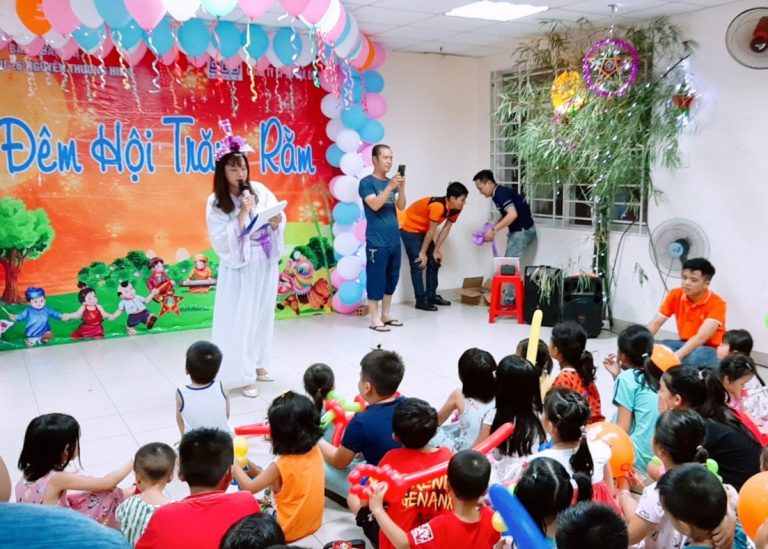 BQT và BQL đã tổ chức đêm Trung Thu cho các em thiếu nhi của chung cư.