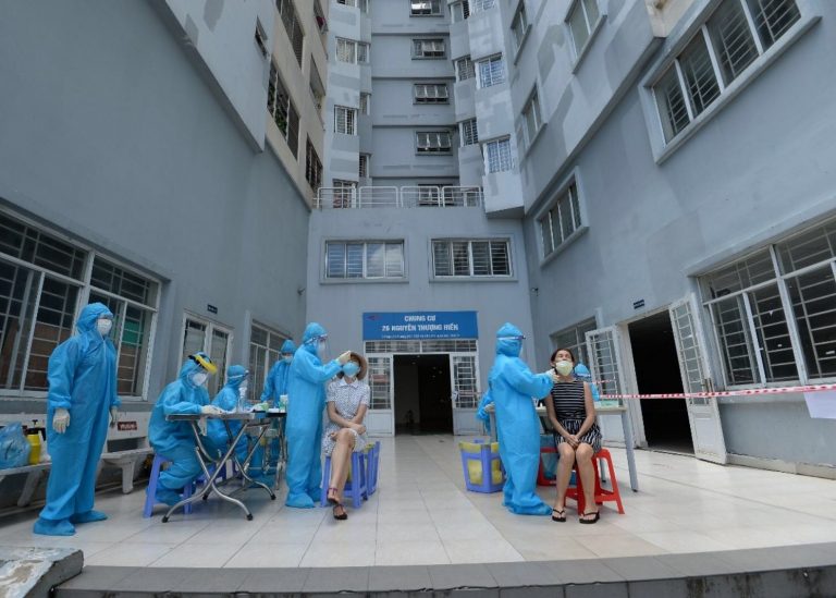 Tổ chức xét nghiệm Covid-19 cho cư dân chung cư