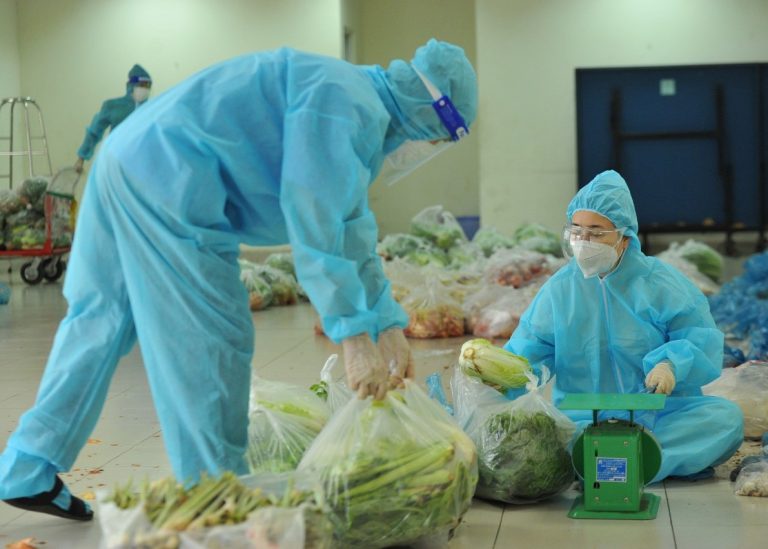 Hỗ trợ cư dân mua nhu yếu phẩm trong thời gian siết chặt giãn cách